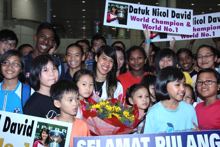 Nicol electrifying-Squash Mad