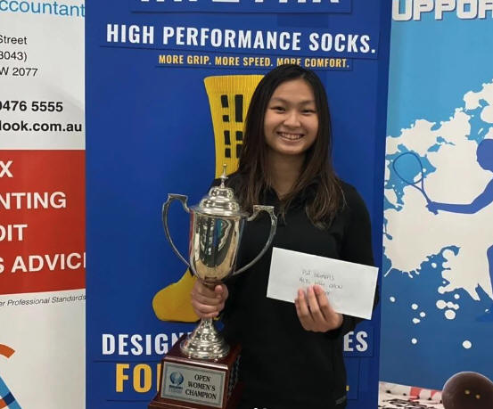 Yee Xin Ying with the NSW Squash Open trophy